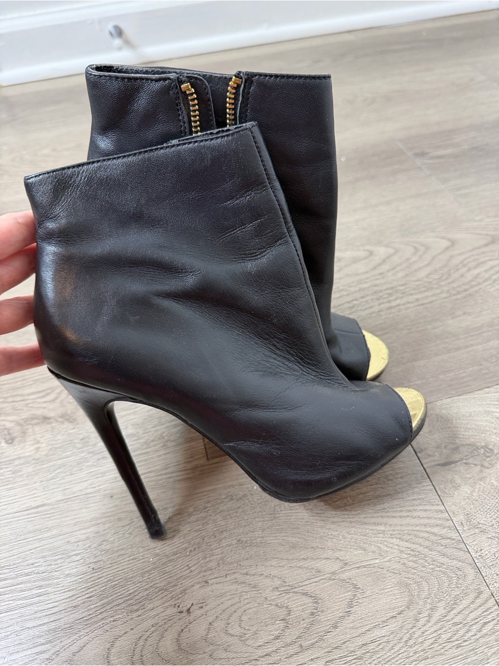 Steve Madden Black leather ankle booties with a peep-toe • Size 6M